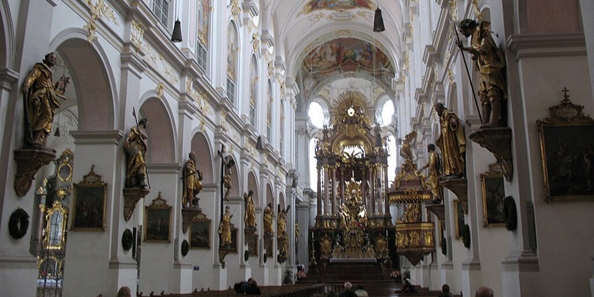 An image showing St. Peter's Church in Munich, Germany, showcasing its architecture.