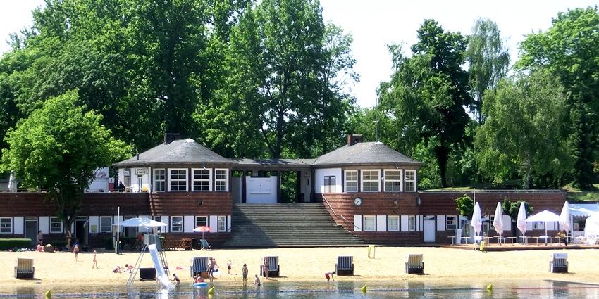 An image showing Strandbad Plötzensee, a well-known spot among popular beaches in Berlin
