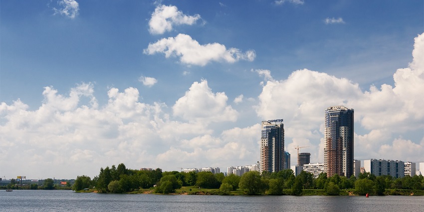 Strogino is ideal for swimming, picnicking, and outdoor fun, among the famous beaches in Moscow.