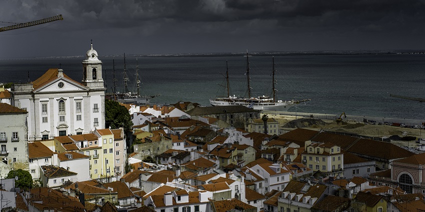 Wandering on Historic Streets is one of the Top 10 things to do on Valentine’s Day in Portugal