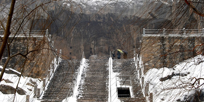 Guided tours for Longmen Caves are a great way to know about the same.