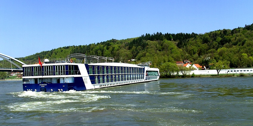 Image of a cruise ship turned into Danube
