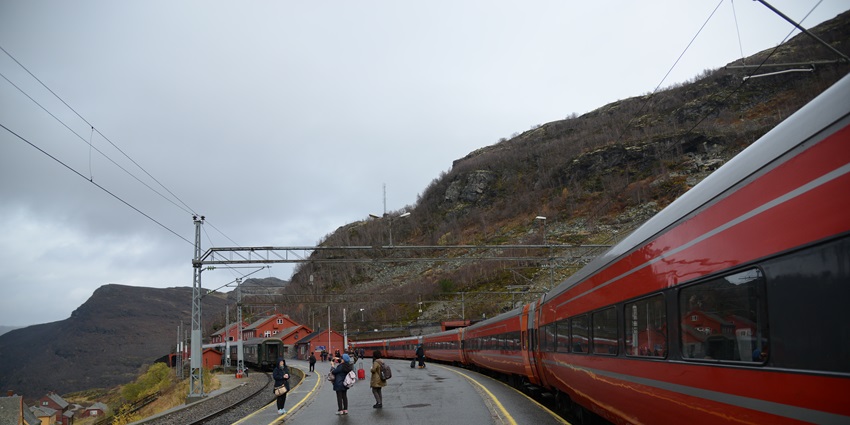 An image of a train on the Flåmsbana Railway, a famous attraction to visit.