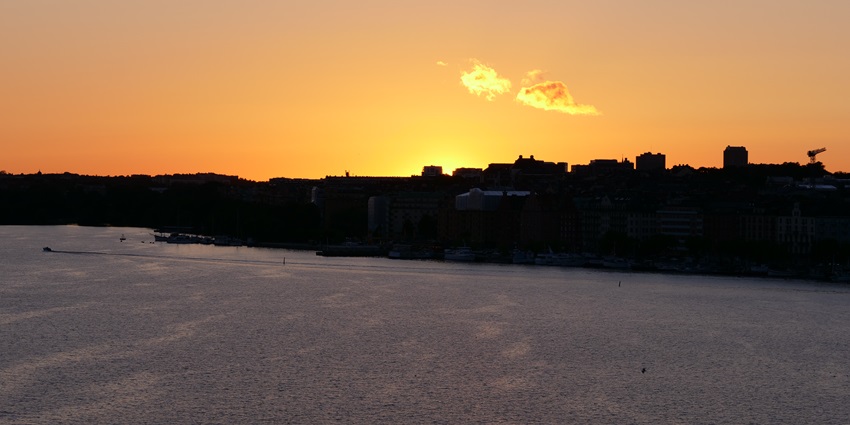 An image of the sunset from Monteliusvägen, a famous place to visit in Stockholm.