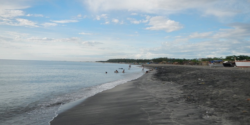 Talisayin Cove Beach is one of the beaches near Manila with serene waters.