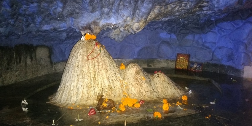Divine vibes and serenity at Tapkeshwar Mahadev Temple