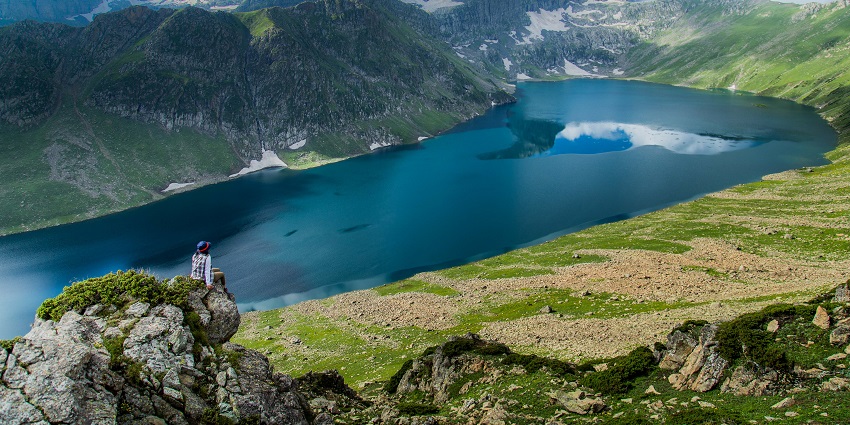 Tarsar Marsar Trek, around Kashmir Lake, one of the places for adventure trekking in India