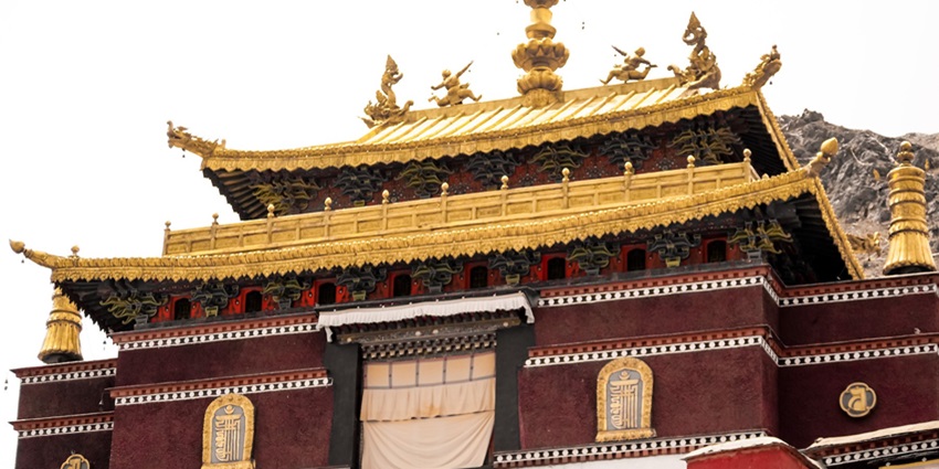 The Tashi Lhunpo Monastery is one of the six major Gelug sect monasteries in Tibet.