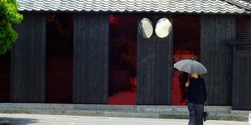 Image of Teshima Yokoo Hous, contemporary art museum blending architecture and exhibits