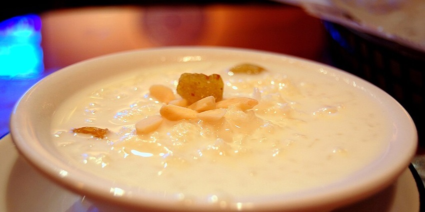 The best food in Thanjavur is Thalikalu, which is a traditional South Indian dessert.