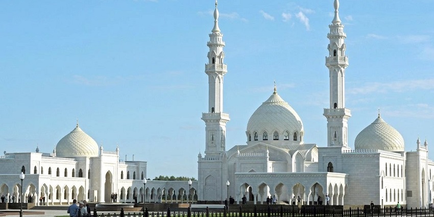 The Bulgar is among the mosques in Russia that showcase Tatar's architectural magnificence.