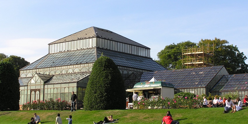 The Glasgow Botanic Gardens, a must-see among places to visit in Glasgow, spans 27 acres