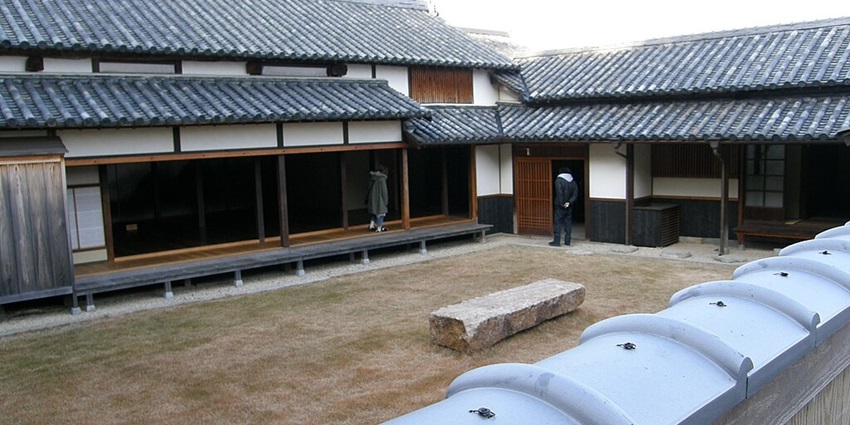 This project by Suda Yoshihiro exemplifies the fusion of art, architecture, and culture.
