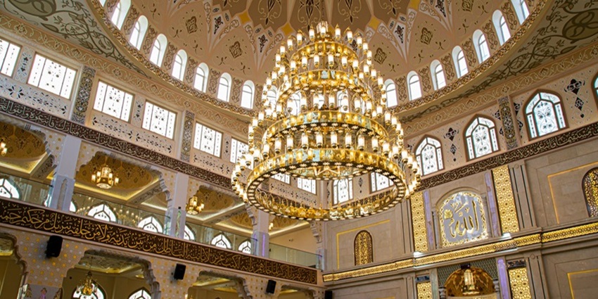 The Süleymaniye Mosque’s elegant interior, featured in London mosques photos
