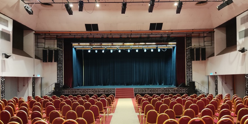 Experience Tajik culture through captivating live stage performances in Dushanbe.