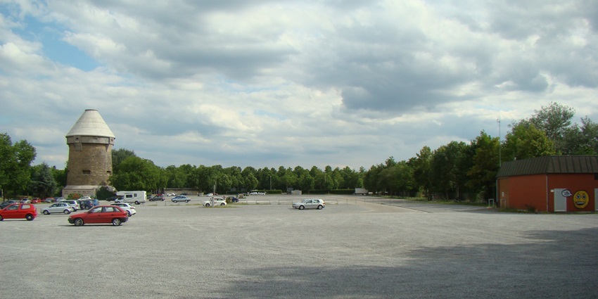 Panoramic view of Heilbronn’s Theresienwiese fairgrounds with open asphalt area