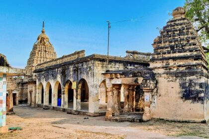 Things to do in Akkalkot include exploring ancient Hindu temples.