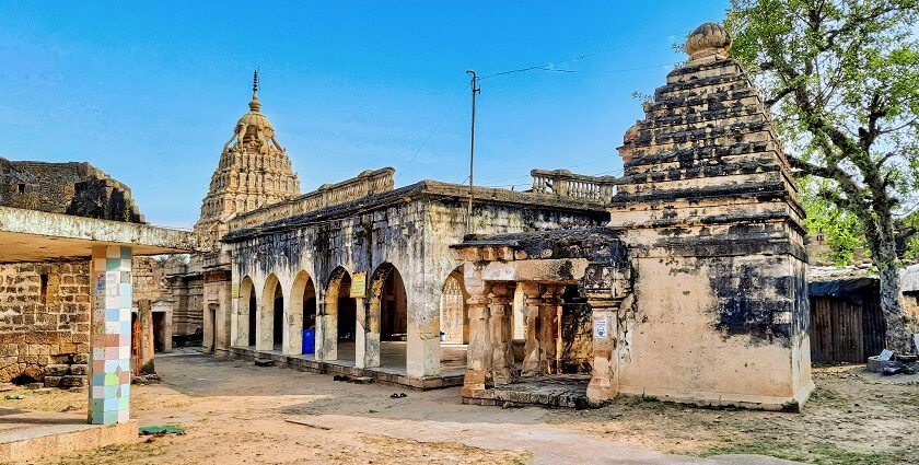 Things to do in Akkalkot include exploring ancient Hindu temples.