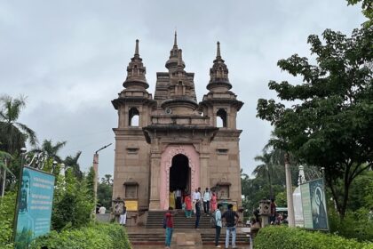 A picture of the Buddhist temple in Sarnath, showcasing intricate architecture and serenity.