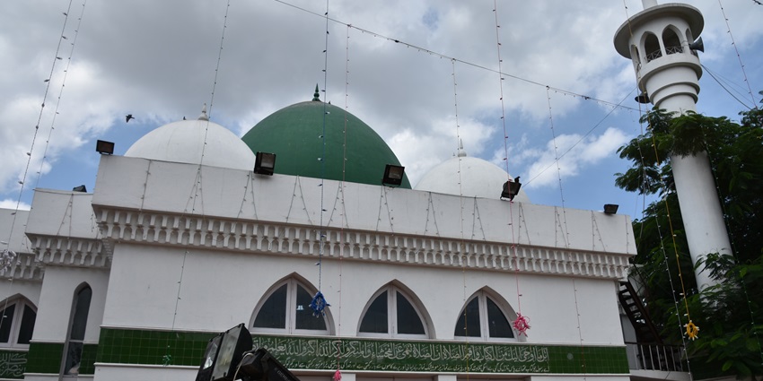 Thousand Lights Mosque, a majestic Shia mosque in India, glows spiritually
