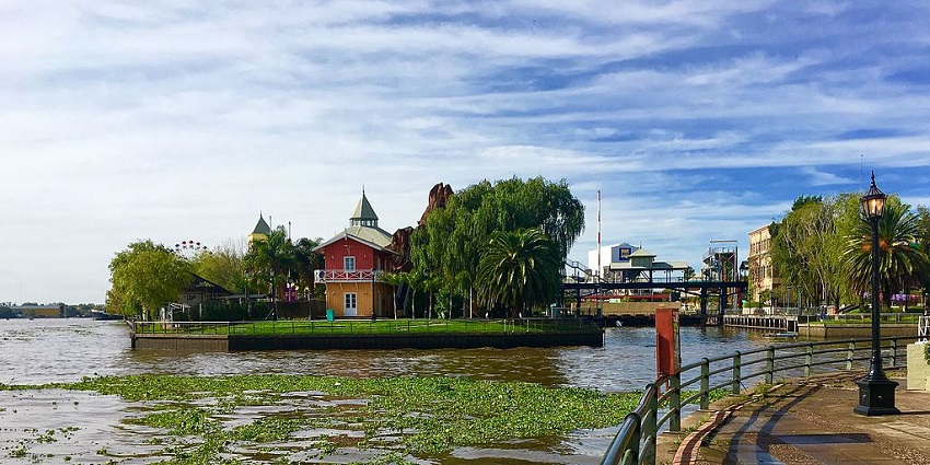 Tranquil boat rides and riverside cafes for serene moments.