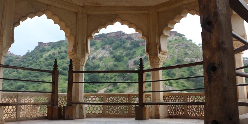 Pavilion-like structure at Amber Palace, view up to Jaigarh Fort, as mentioned in Rajasthan travel guide.