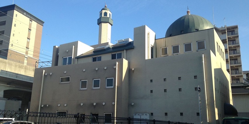 Follow the guidelines when visiting mosques in Tokyo Japan.