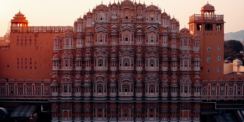 You can visit the major attractions of the city of Jaipur after the main event.