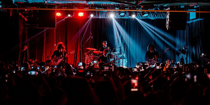 Image of people enjoying the live music - Combination of Music, culture, and ambiance