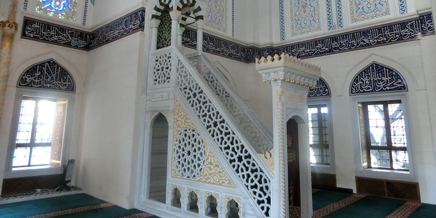 Tokyo Camii is among the largest mosques in Japan with stunning Ottoman-style architecture.