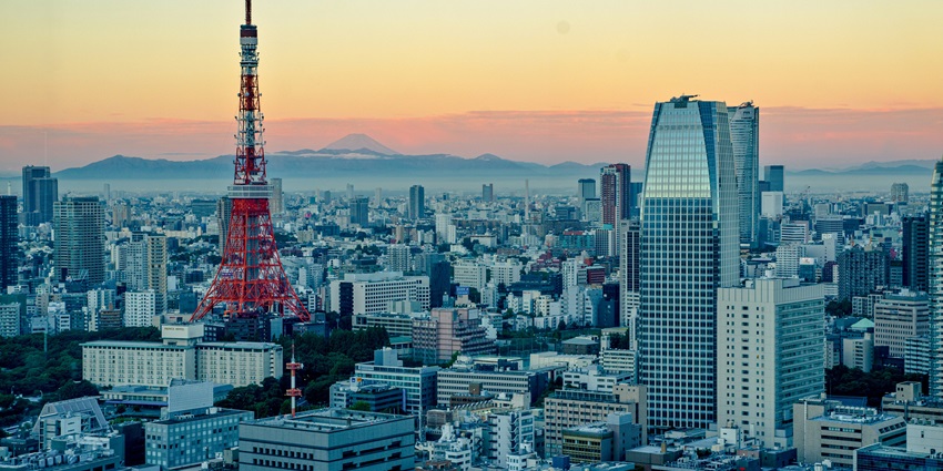 Tokyo tower with stunning cityscape views, a place to celebrate Valentine’s Day in Tokyo.