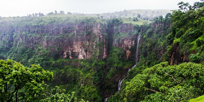 Peaceful valley views at the Toranmal hill stations.