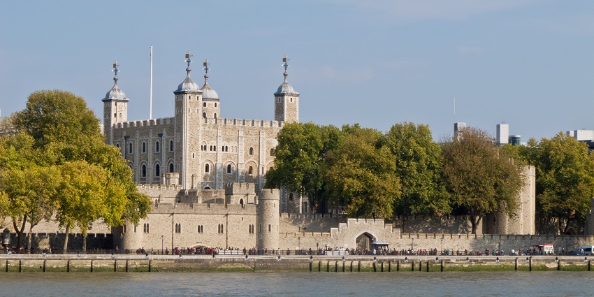 A historic fortress with medieval architecture, and breathtaking Thames River views.