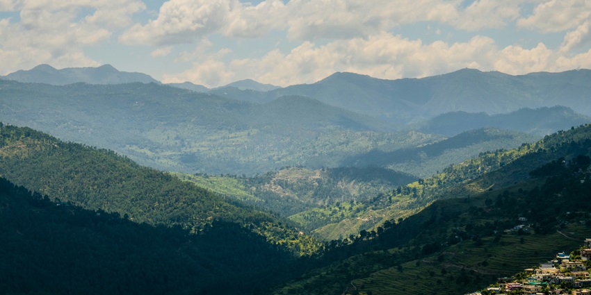 Track to Zero Point which is one of the best things to do in Almora, Uttarakhand.
