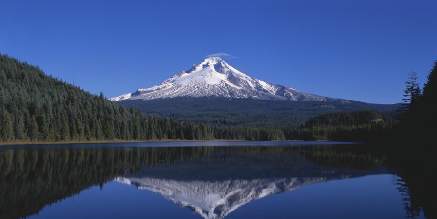 A picture-perfect Trillium Lake reflects snow-covered Mount Hood in the background.
