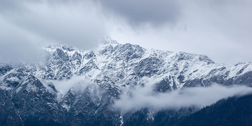 An image of the Auli Hill Station, one of the best places to visit with family in India.