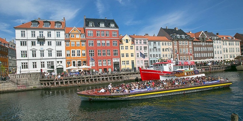 An image of a tour of the canals of Copenhagen, a famous thing to do on Valentine's Day.