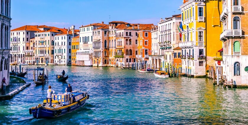 A view of a Venice Gondola Ride, a top place to celebrate Valentine’s Day in Venice.