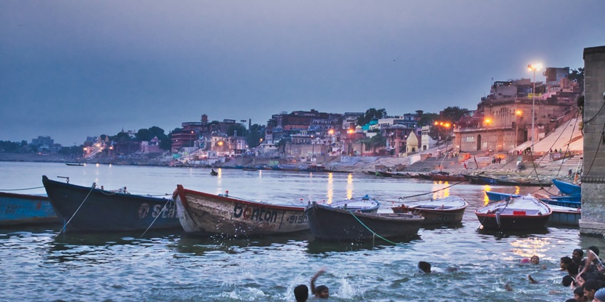 An image of the Munshi ghat in Varanasi, one of the best tourist places to visit in November in India with family.