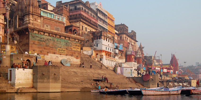 An image of Munshi Ghat in Varanasi, one of the places to visit in India for solo travellers