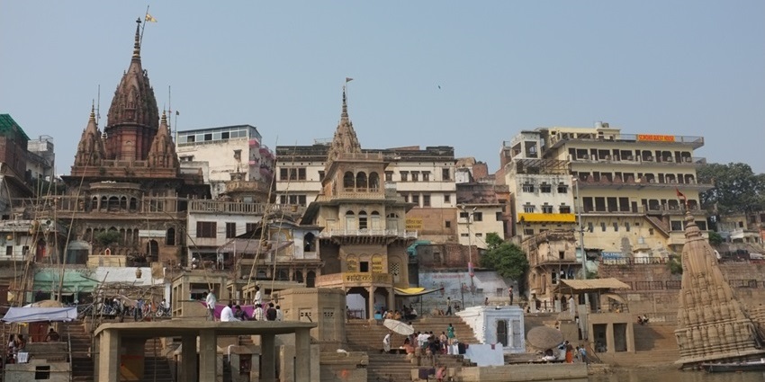 A picture of Varanasi Ghats, visiting this is one of the best things to do in Uttar Pradesh.