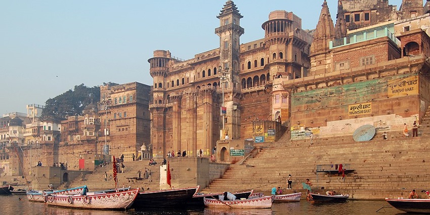 An image of the Munshi ghat in Varanasi, one of the best tourist places in North India.
