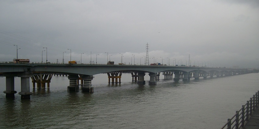 A picture of Vashi Bridge, one of the most common places to visit near Kharghar