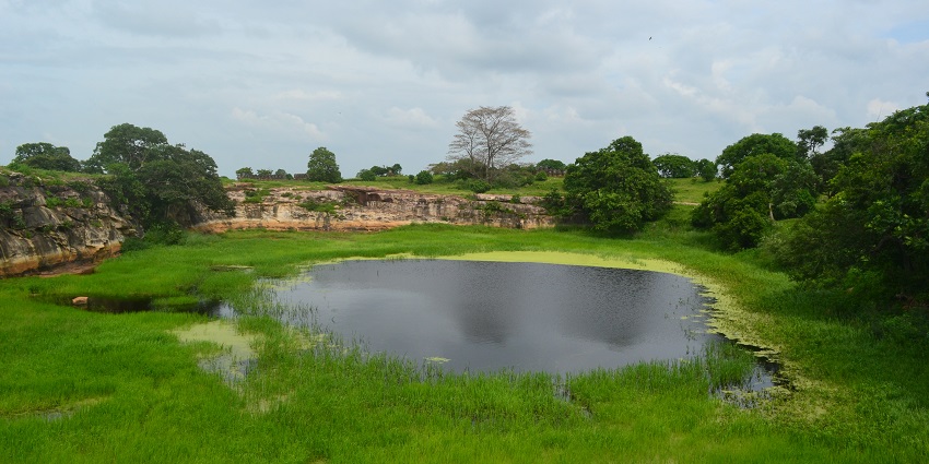A picture of a lake in Vijaygarh Fort near the main destination.