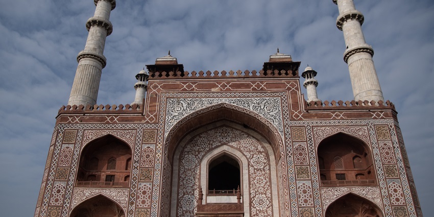 A picture of Akbar's Tomb in Sikandra, a stunning example of Mughal architecture.