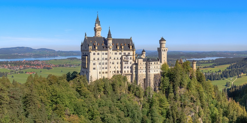 An image showing a view of the Neuschwanstein Castle, a famous thing to see in Germany
