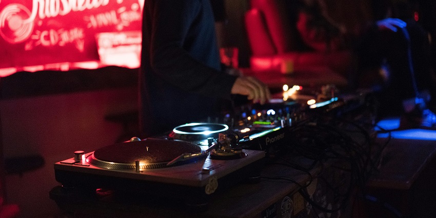 Image of a DJ music system - Visiting nightclubs in Milan is a must do activity for when in the city