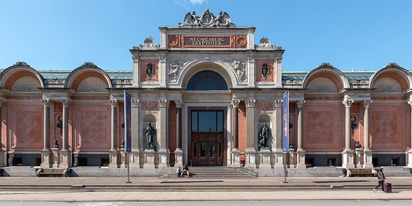 An image of Ny Carlsberg Glyptotek, a famous tourist destination to visit in Copenhagen