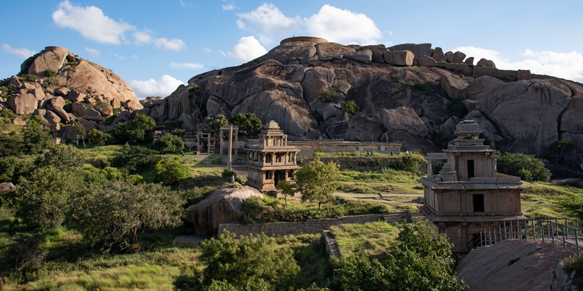 The picture of Nandi and pillars in Kalleshwara temple located in Davanagere, Karnataka.