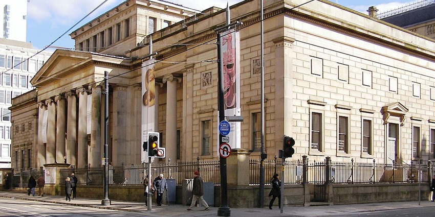 Discover dinosaur skeletons, Egyptian mummies, and natural history treasures in this renowned museum.